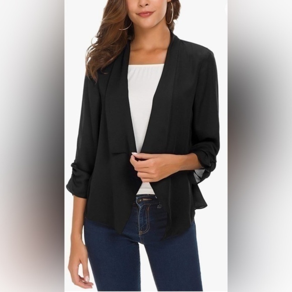 Lulu"s Black Cropped Blazer Size small